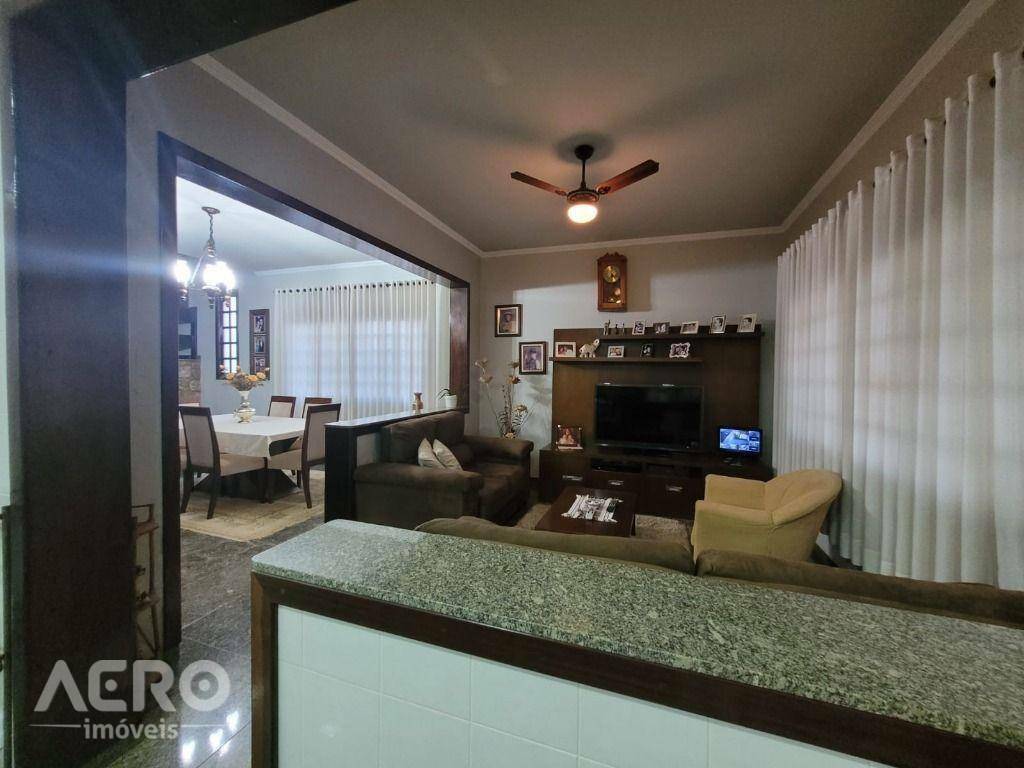 Casa à venda com 4 quartos, 363m² - Foto 50