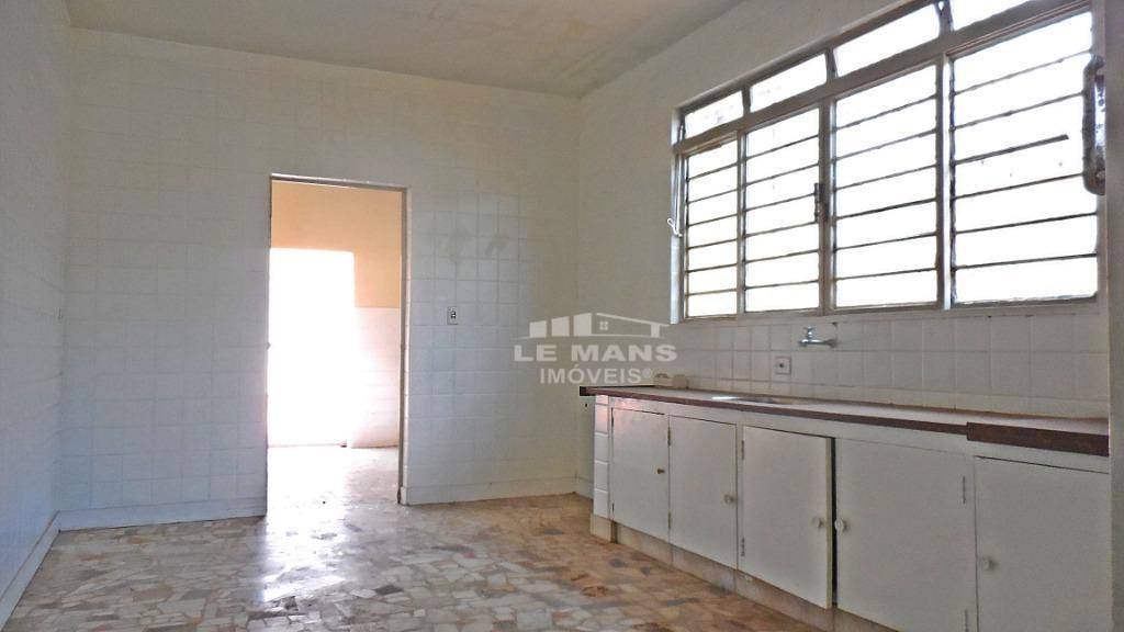 Casa à venda com 3 quartos, 310m² - Foto 7