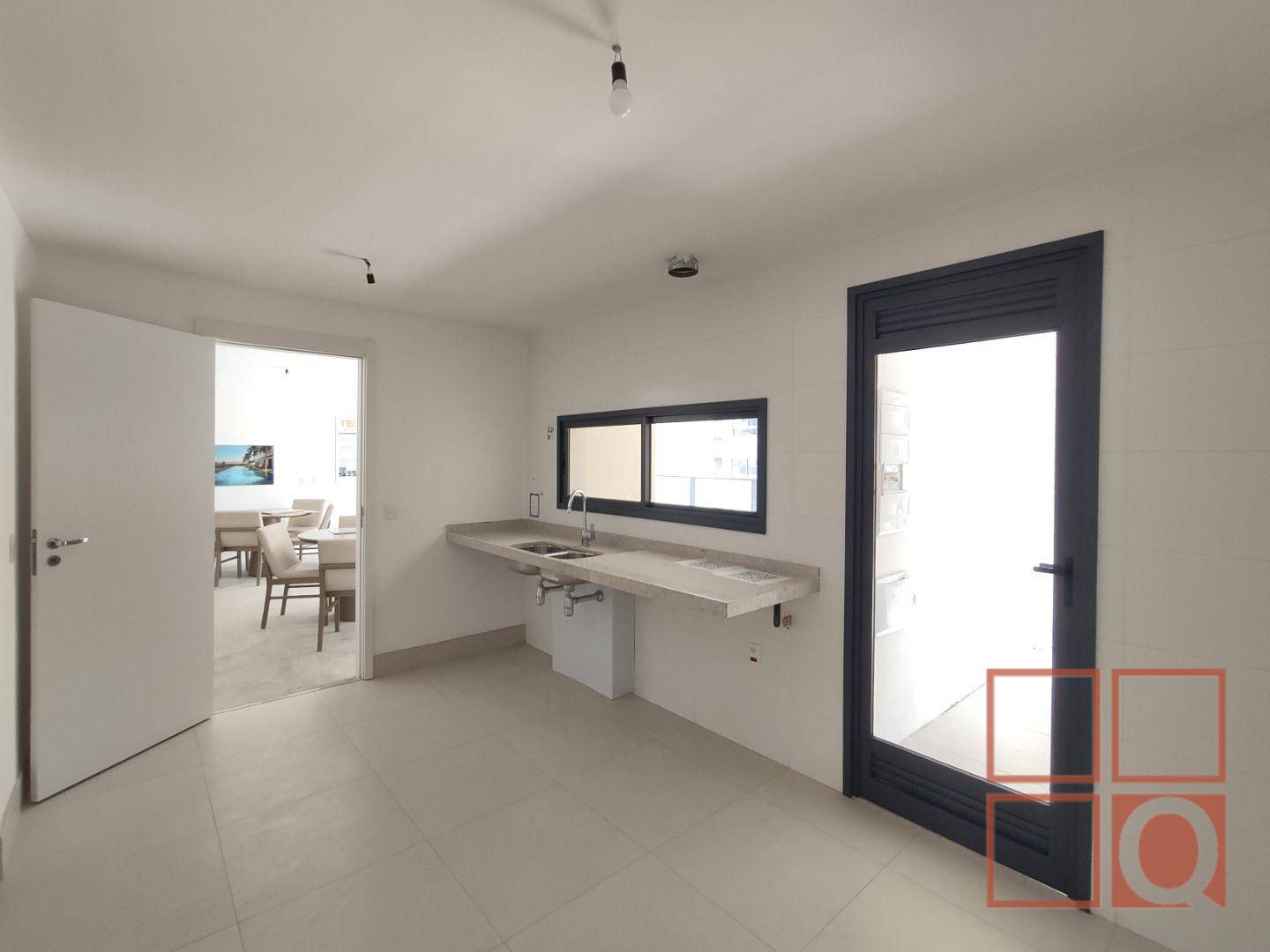 Apartamento à venda com 4 quartos, 157m² - Foto 2