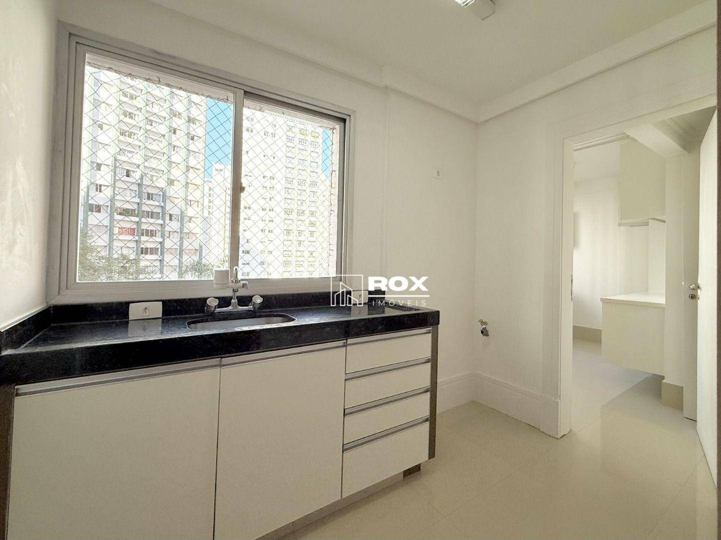 Apartamento para alugar com 3 quartos, 217m² - Foto 13