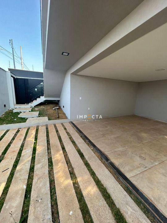 Casa à venda com 4 quartos, 256m² - Foto 2