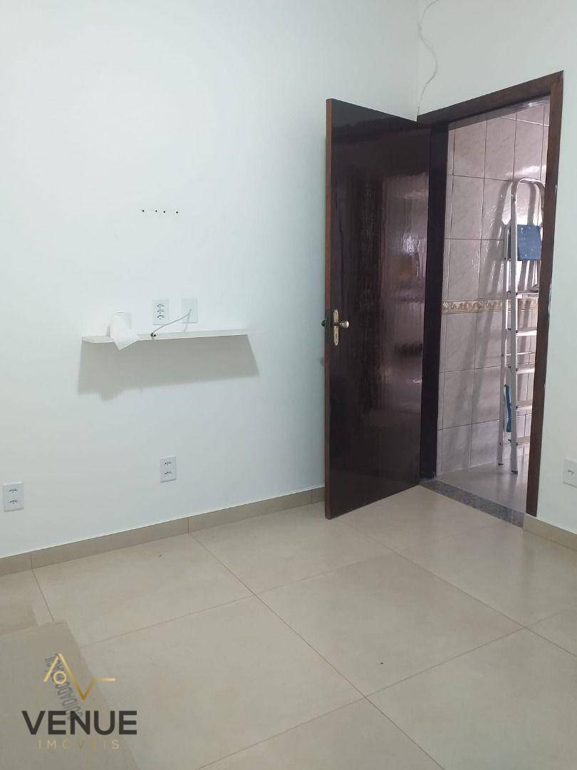 Casa à venda com 2 quartos, 90m² - Foto 4