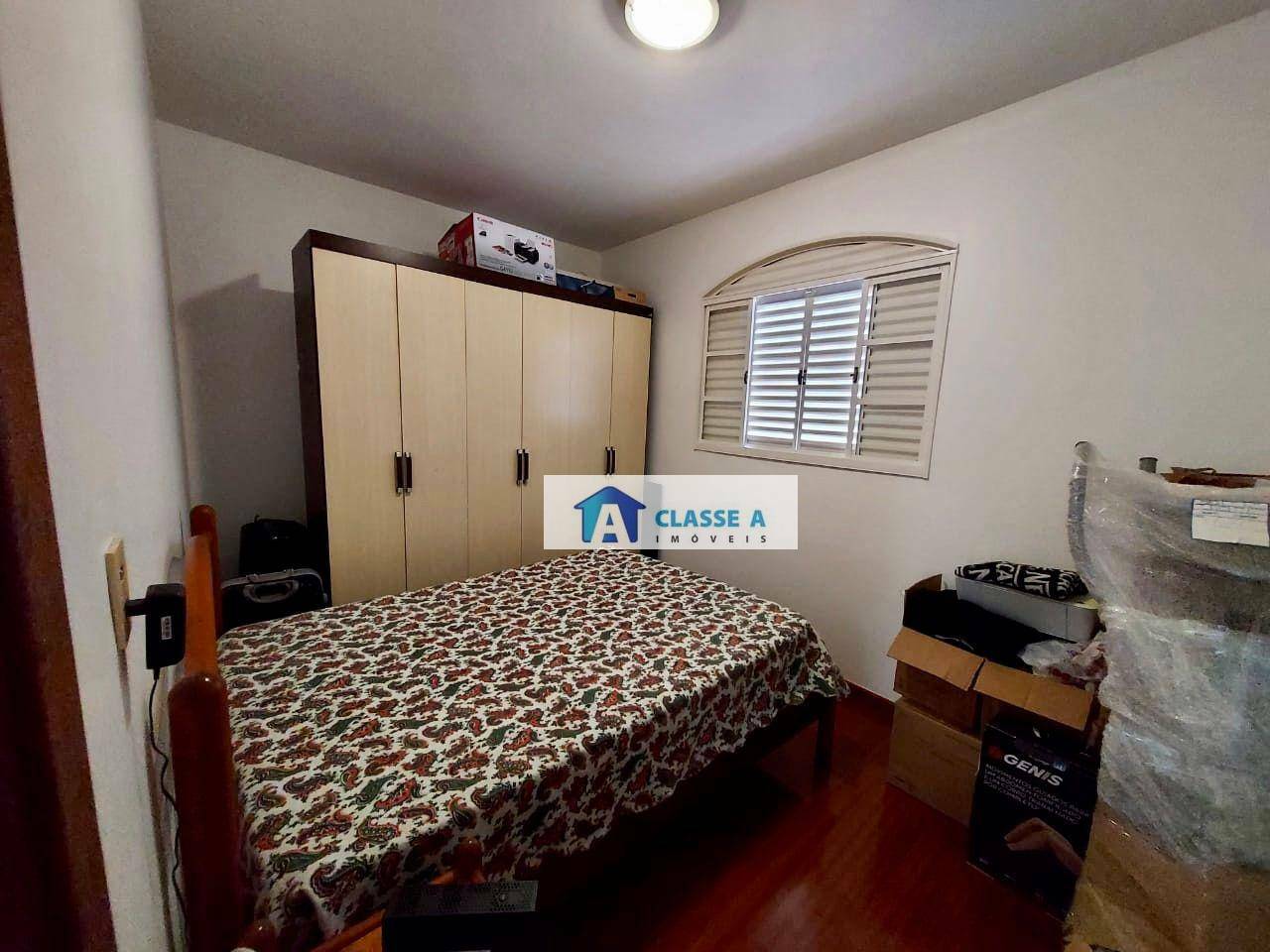 Casa à venda com 4 quartos, 220m² - Foto 14