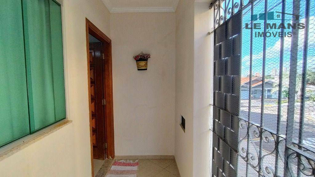 Casa à venda com 6 quartos, 232m² - Foto 2