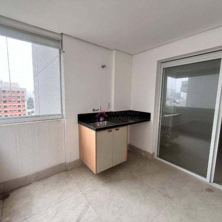 Apartamento à venda e aluguel com 2 quartos, 67m² - Foto 4