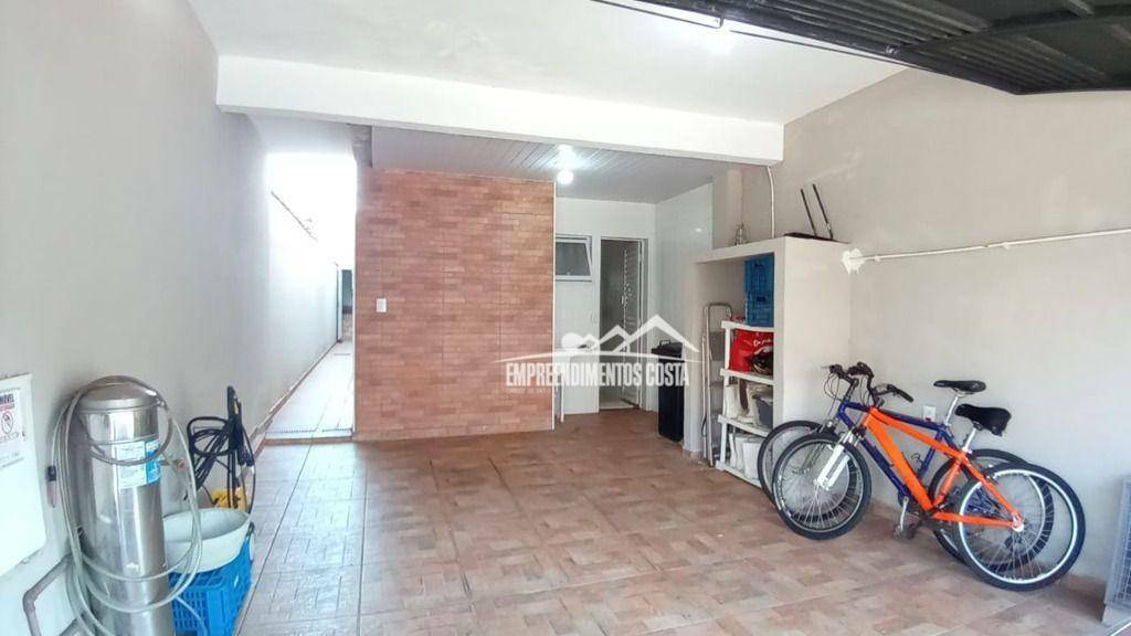 Casa à venda com 1 quarto, 250m² - Foto 3