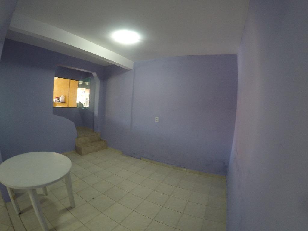 Casa à venda com 2 quartos, 100m² - Foto 2