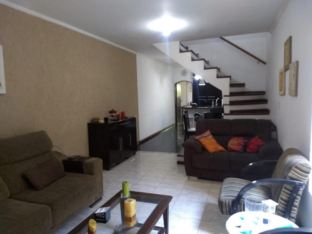 Sobrado à venda com 3 quartos, 180m² - Foto 1