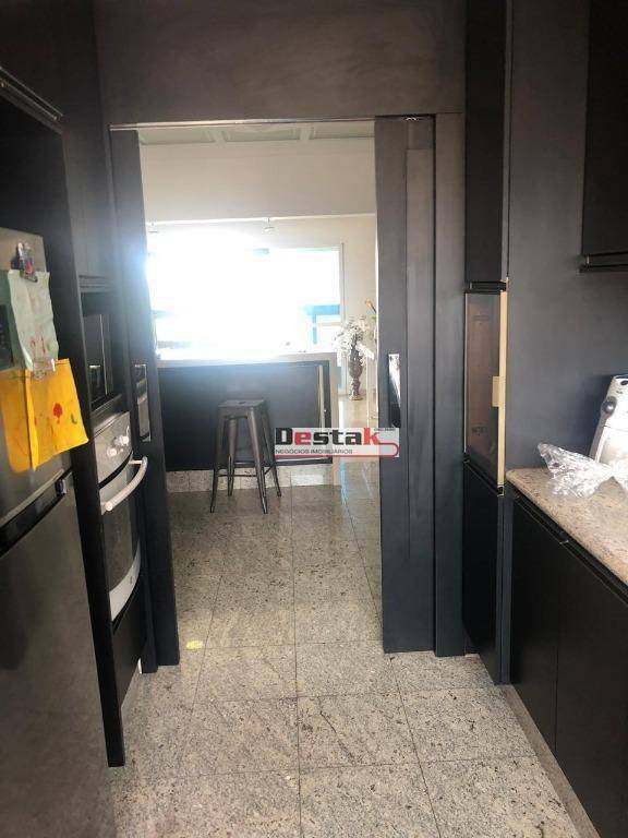 Apartamento à venda com 3 quartos, 181m² - Foto 4