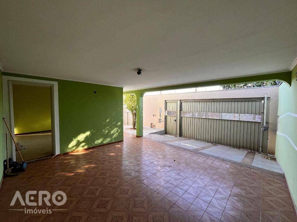 Casa à venda com 3 quartos, 206m² - Foto 2