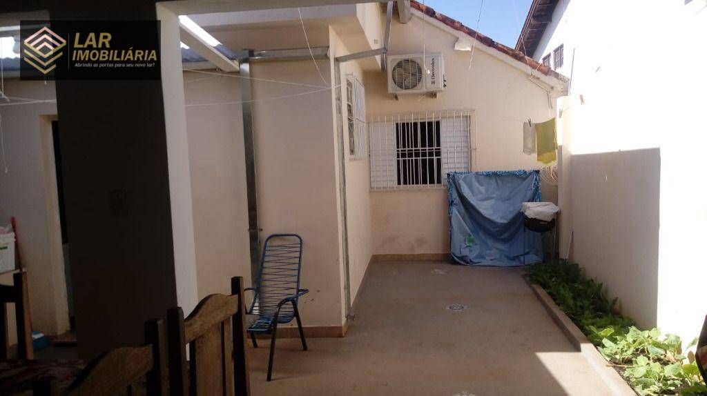 Casa à venda com 3 quartos, 190m² - Foto 1