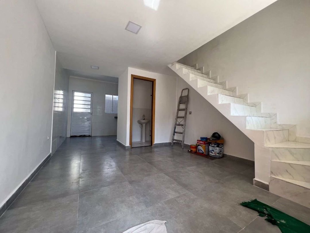 Casa à venda com 2 quartos, 70m² - Foto 1