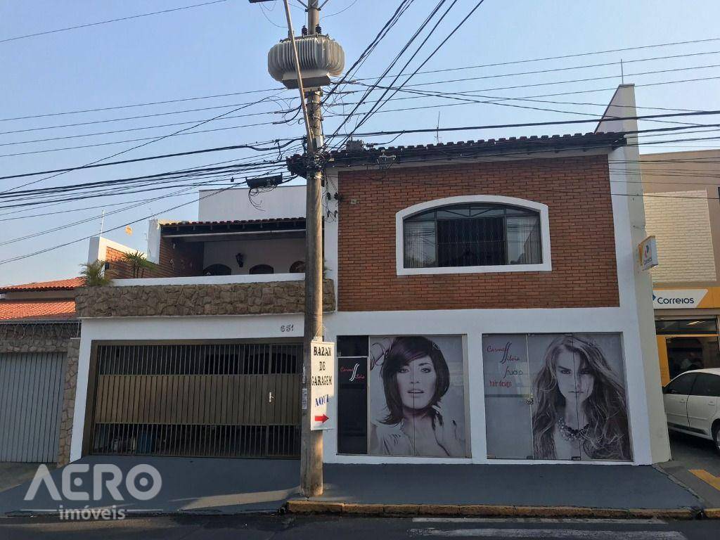 Casa à venda com 3 quartos, 200m² - Foto 1