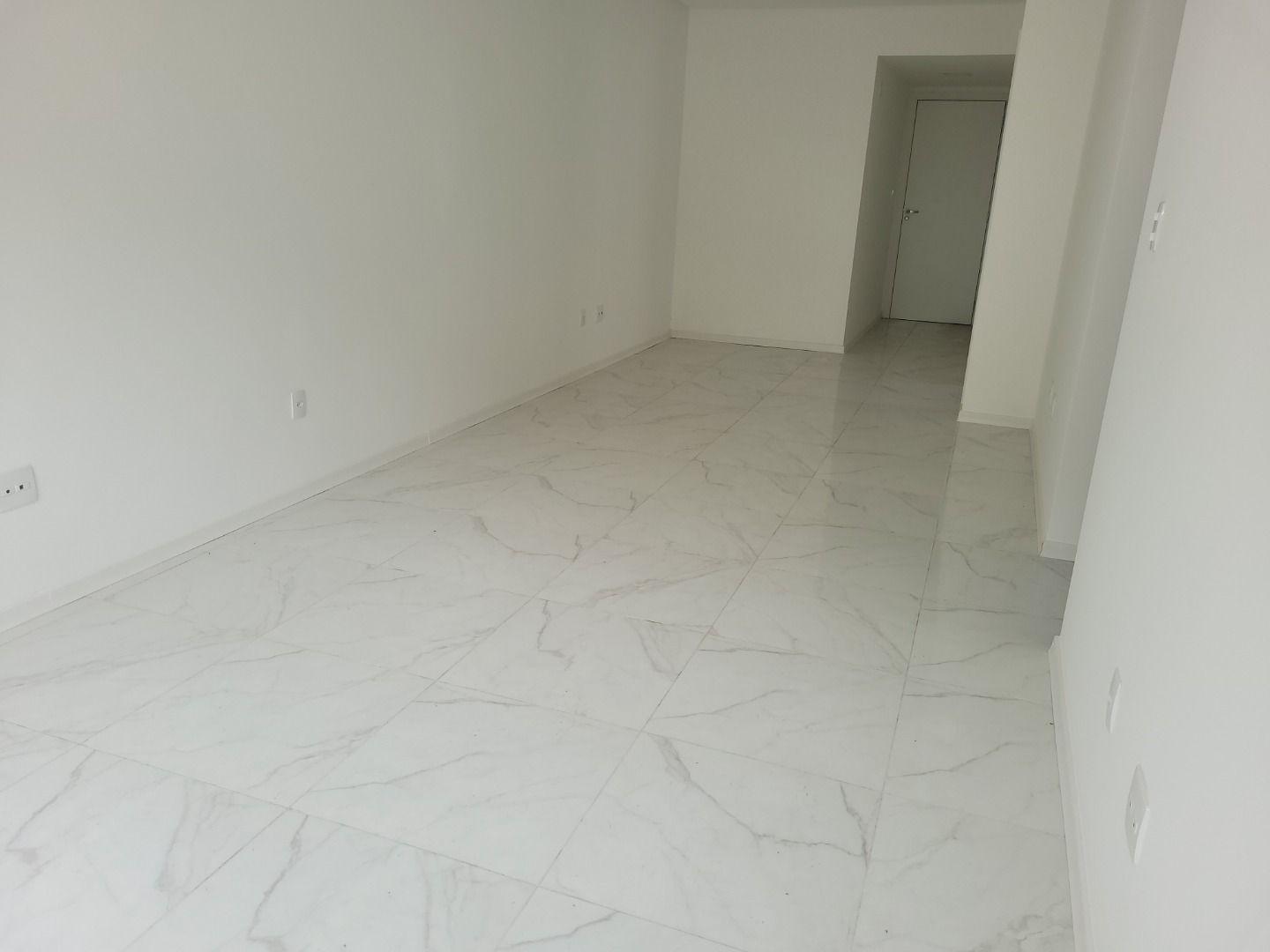 Apartamento à venda com 2 quartos, 70m² - Foto 3