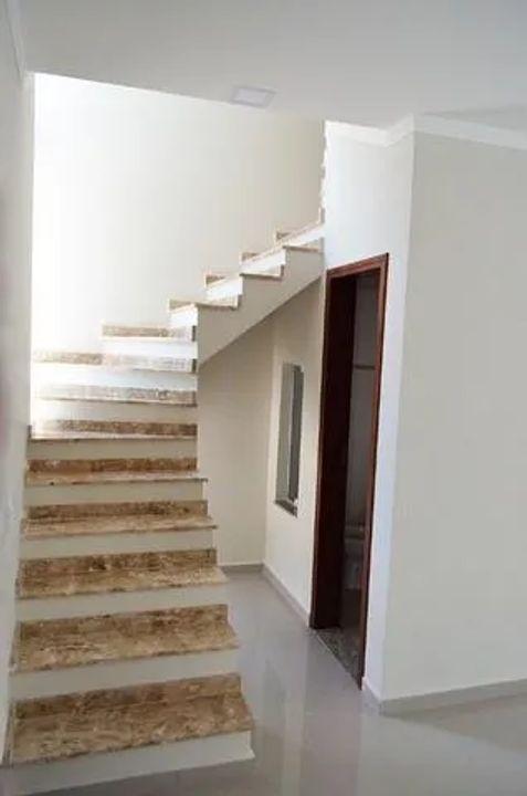 Casa à venda com 2 quartos, 90m² - Foto 2