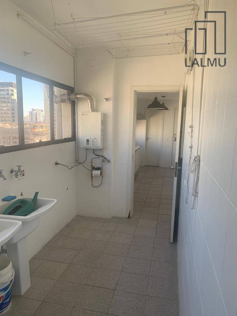 Apartamento para alugar com 3 quartos, 256m² - Foto 10