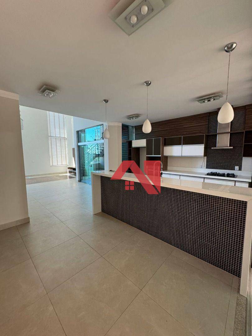 Sobrado para alugar com 3 quartos, 234m² - Foto 2