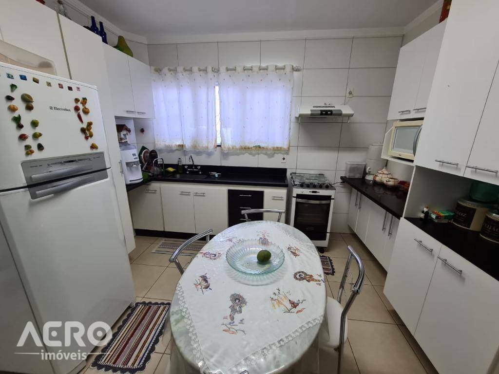 Casa à venda com 3 quartos, 195m² - Foto 22