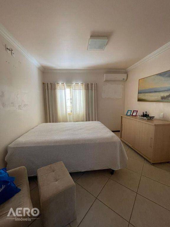 Casa à venda com 3 quartos, 330m² - Foto 18