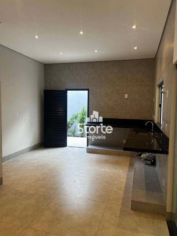 Casa à venda com 3 quartos, 180m² - Foto 3