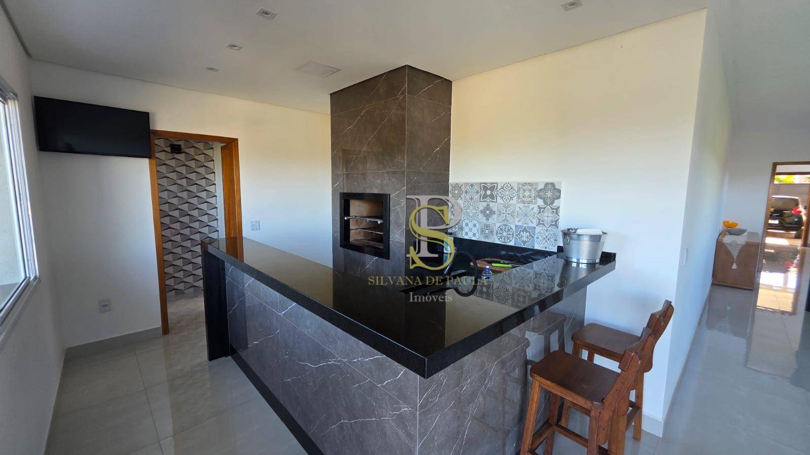 Casa à venda com 4 quartos, 250m² - Foto 2