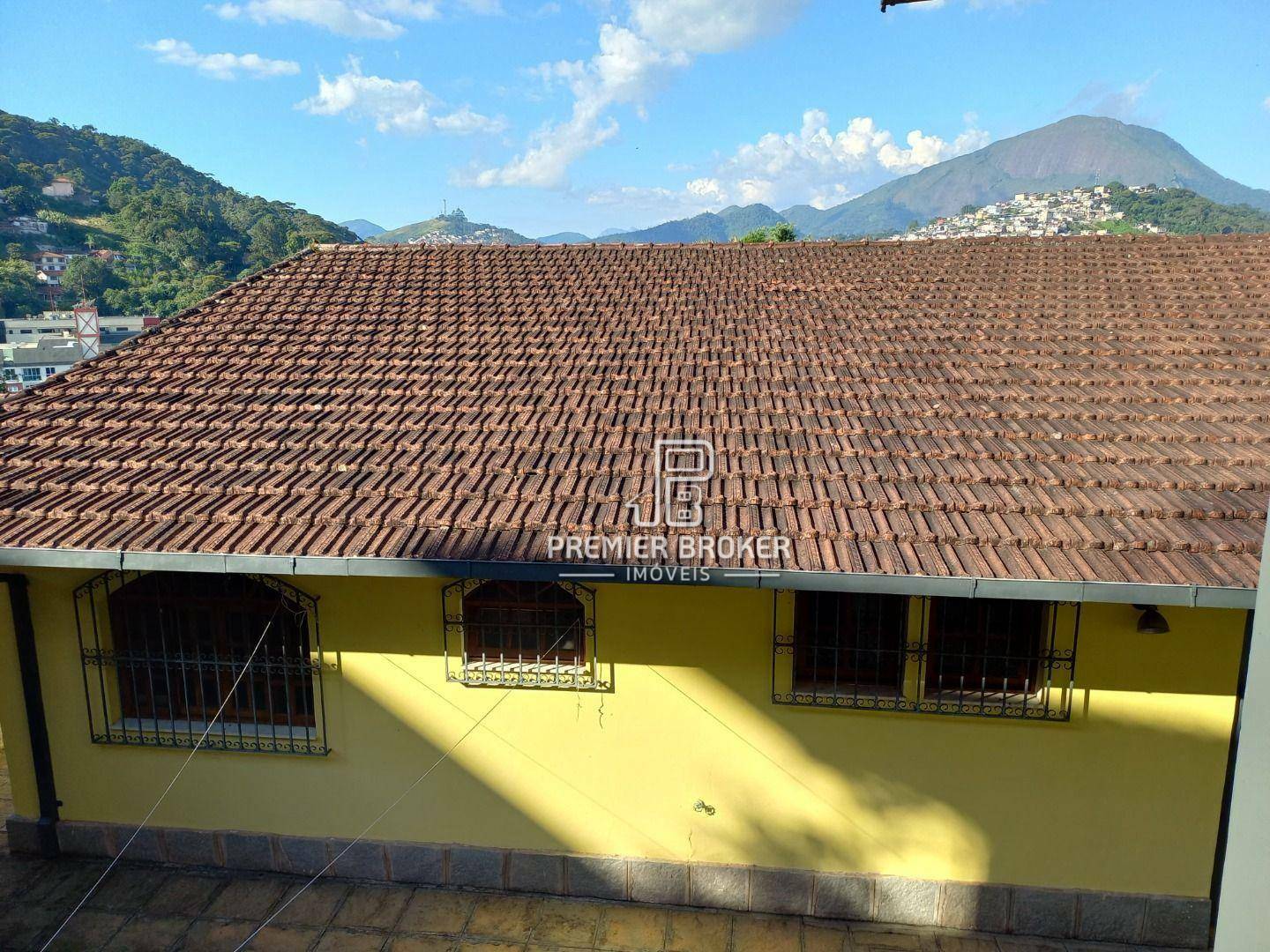 Casa à venda com 4 quartos, 200m² - Foto 14