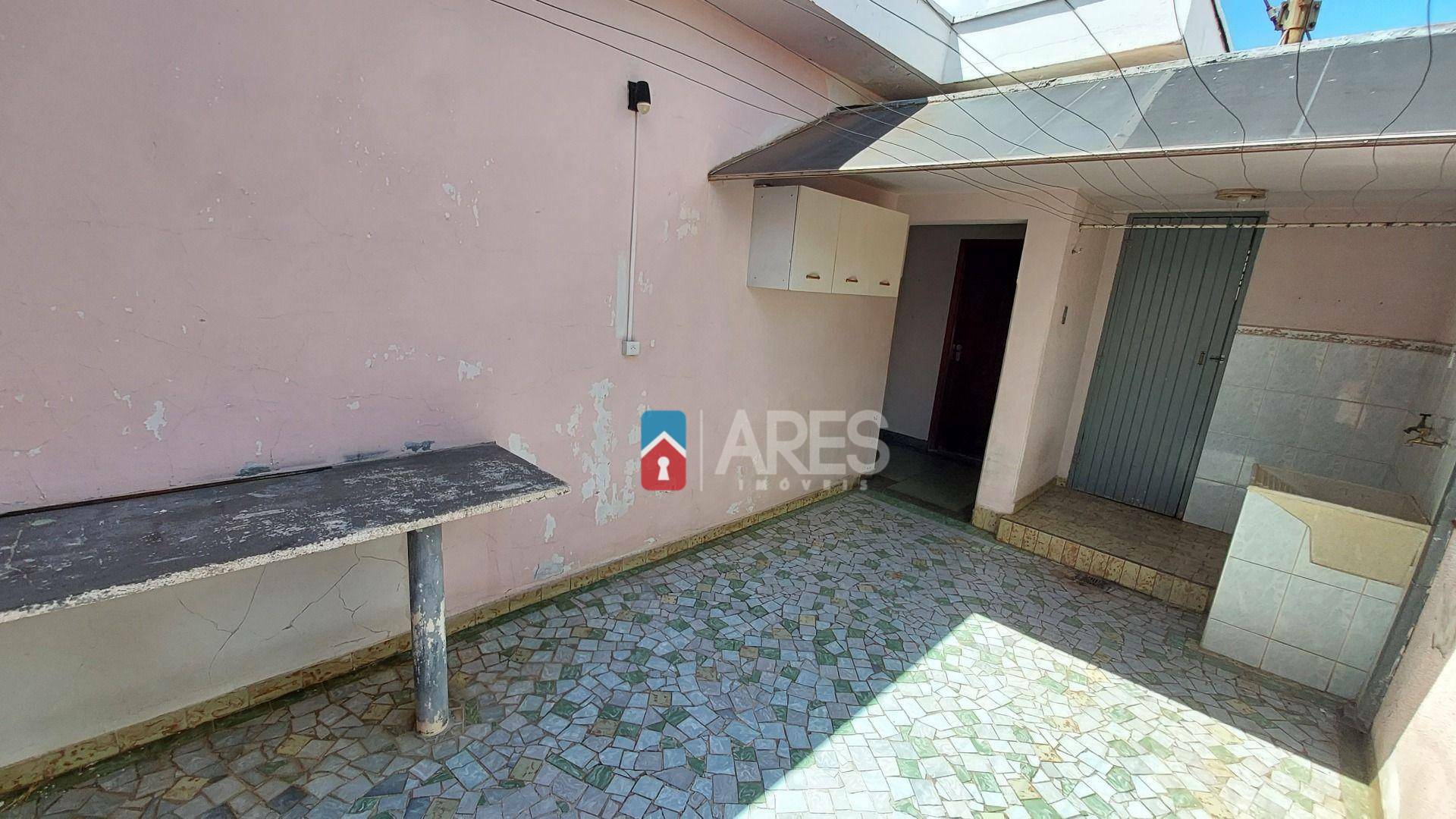 Casa para alugar com 4 quartos, 220m² - Foto 5