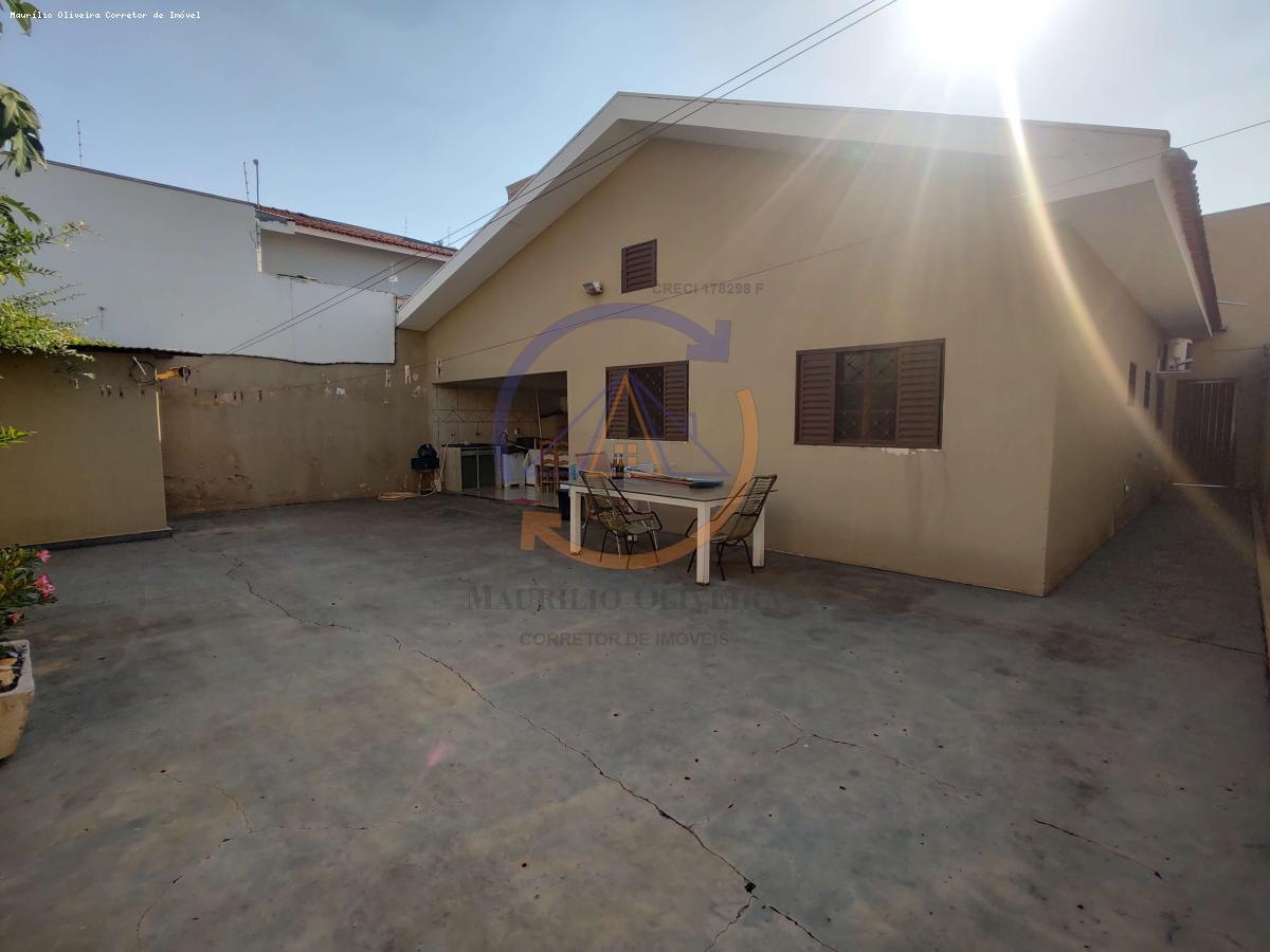 Casa à venda com 3 quartos, 360m² - Foto 13