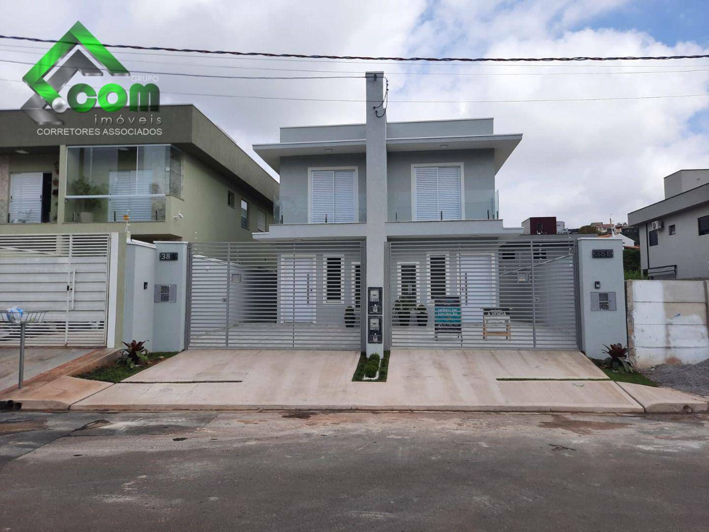 Casa à venda com 3 quartos, 118m² - Foto 1