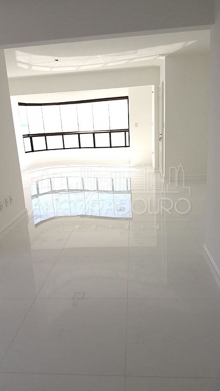 Apartamento à venda com 3 quartos, 133m² - Foto 3