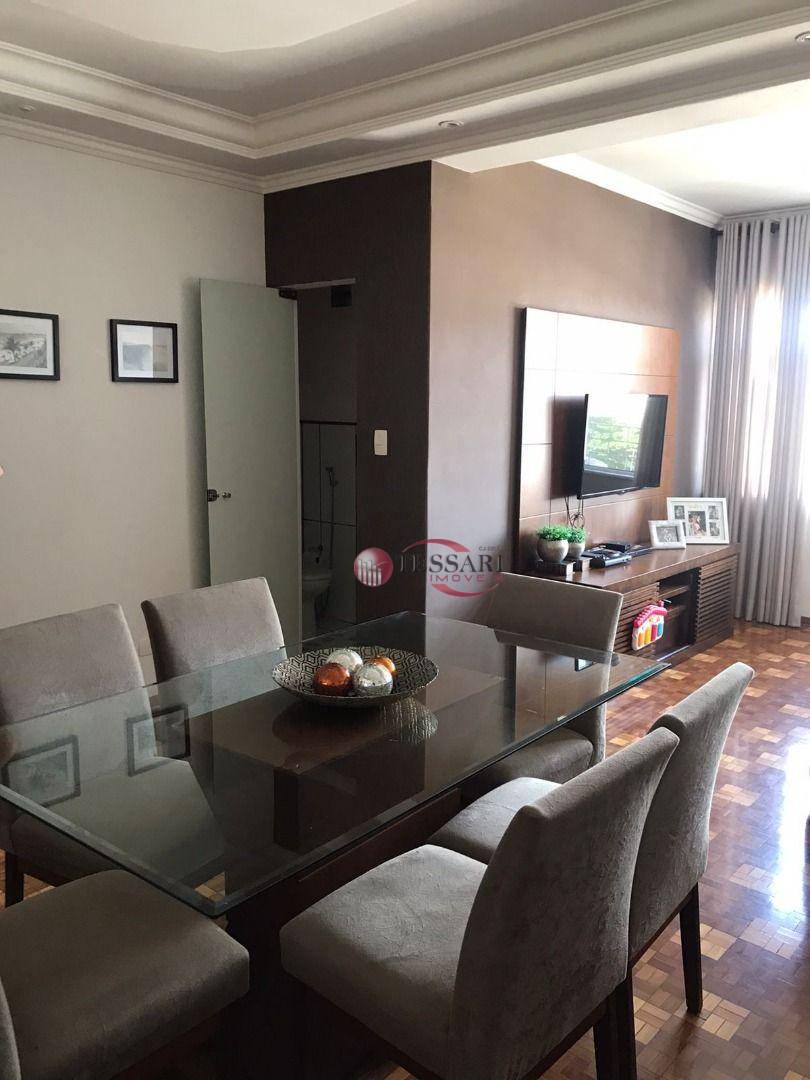 Apartamento à venda com 3 quartos, 140m² - Foto 2