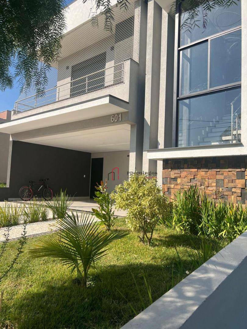 Sobrado à venda com 3 quartos, 229m² - Foto 1