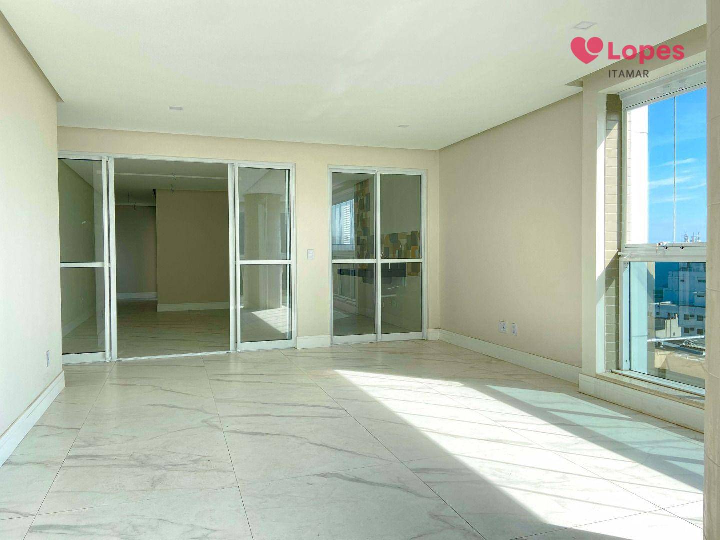 Apartamento à venda com 3 quartos, 115m² - Foto 3