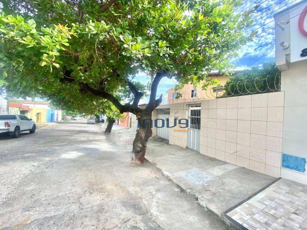 Casa à venda com 3 quartos, 158m² - Foto 2