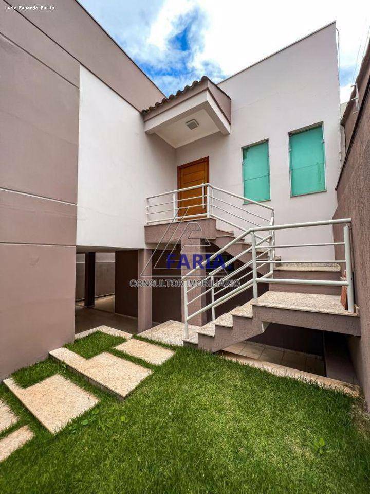 Casa à venda com 3 quartos, 240m² - Foto 3