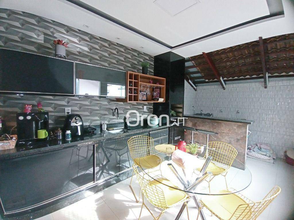 Casa à venda com 3 quartos, 130m² - Foto 1