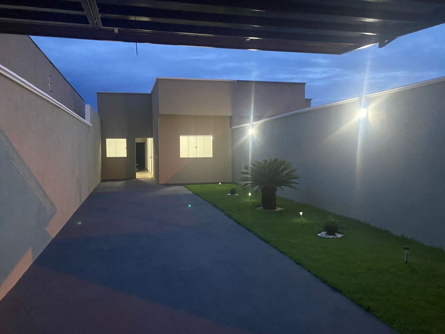 Casa à venda com 3 quartos, 82m² - Foto 1