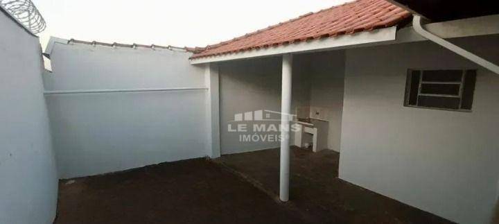 Casa para alugar com 2 quartos, 90m² - Foto 12