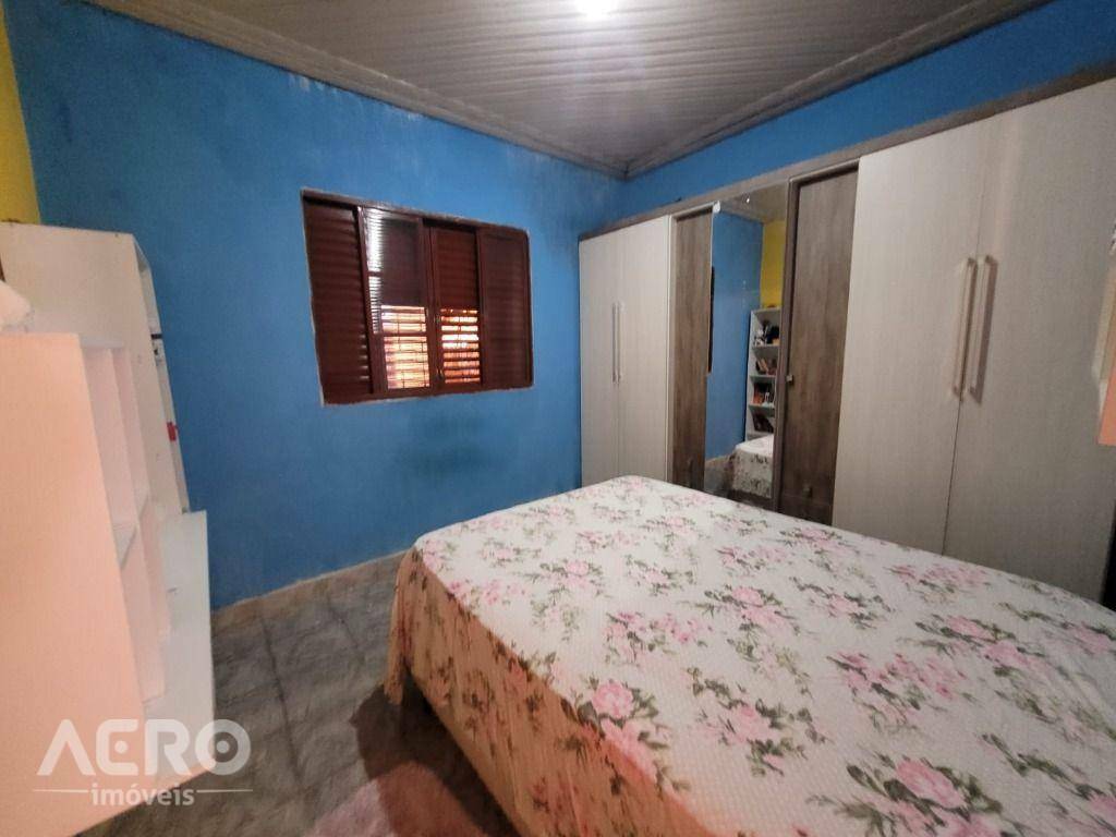 Casa à venda com 3 quartos, 200m² - Foto 13