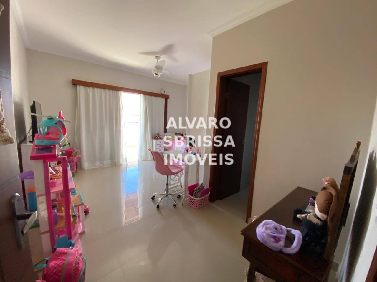 Casa à venda com 2 quartos, 176m² - Foto 4