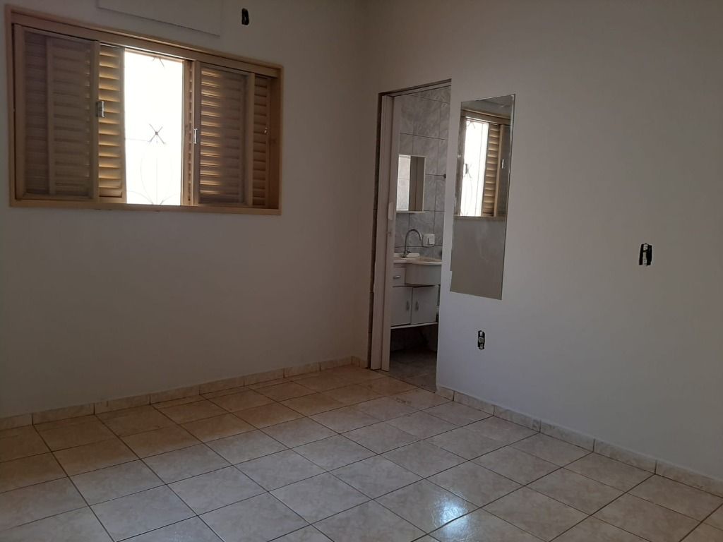 Casa à venda com 6 quartos, 256m² - Foto 22