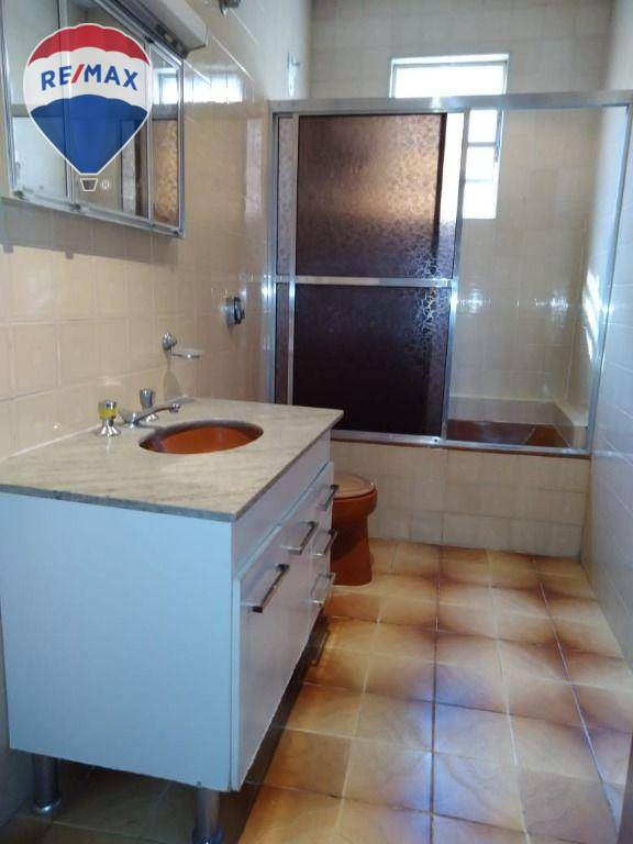 Casa à venda e aluguel com 3 quartos, 250m² - Foto 8