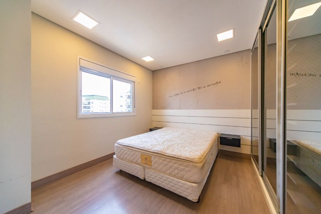 Apartamento para alugar com 3 quartos, 198m² - Foto 23