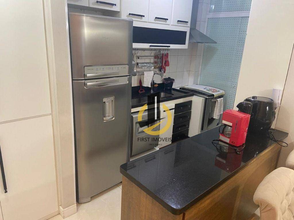 Apartamento à venda com 3 quartos, 94m² - Foto 2