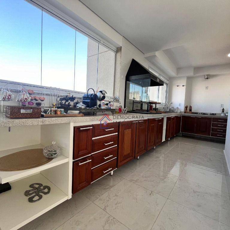 Apartamento à venda com 3 quartos, 180m² - Foto 11