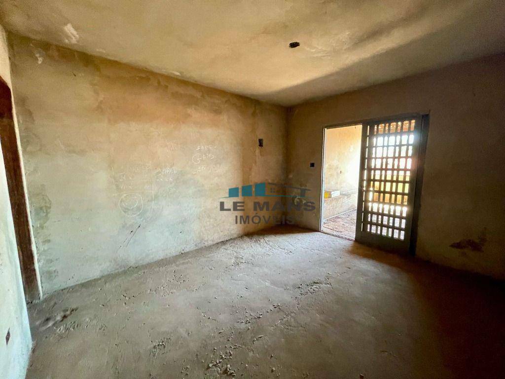 Casa à venda com 3 quartos, 200m² - Foto 14