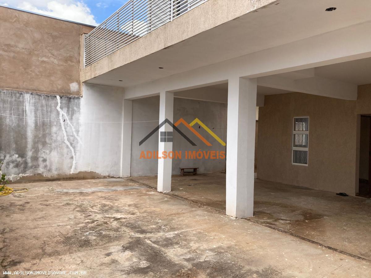 Casa à venda com 3 quartos, 200m² - Foto 2