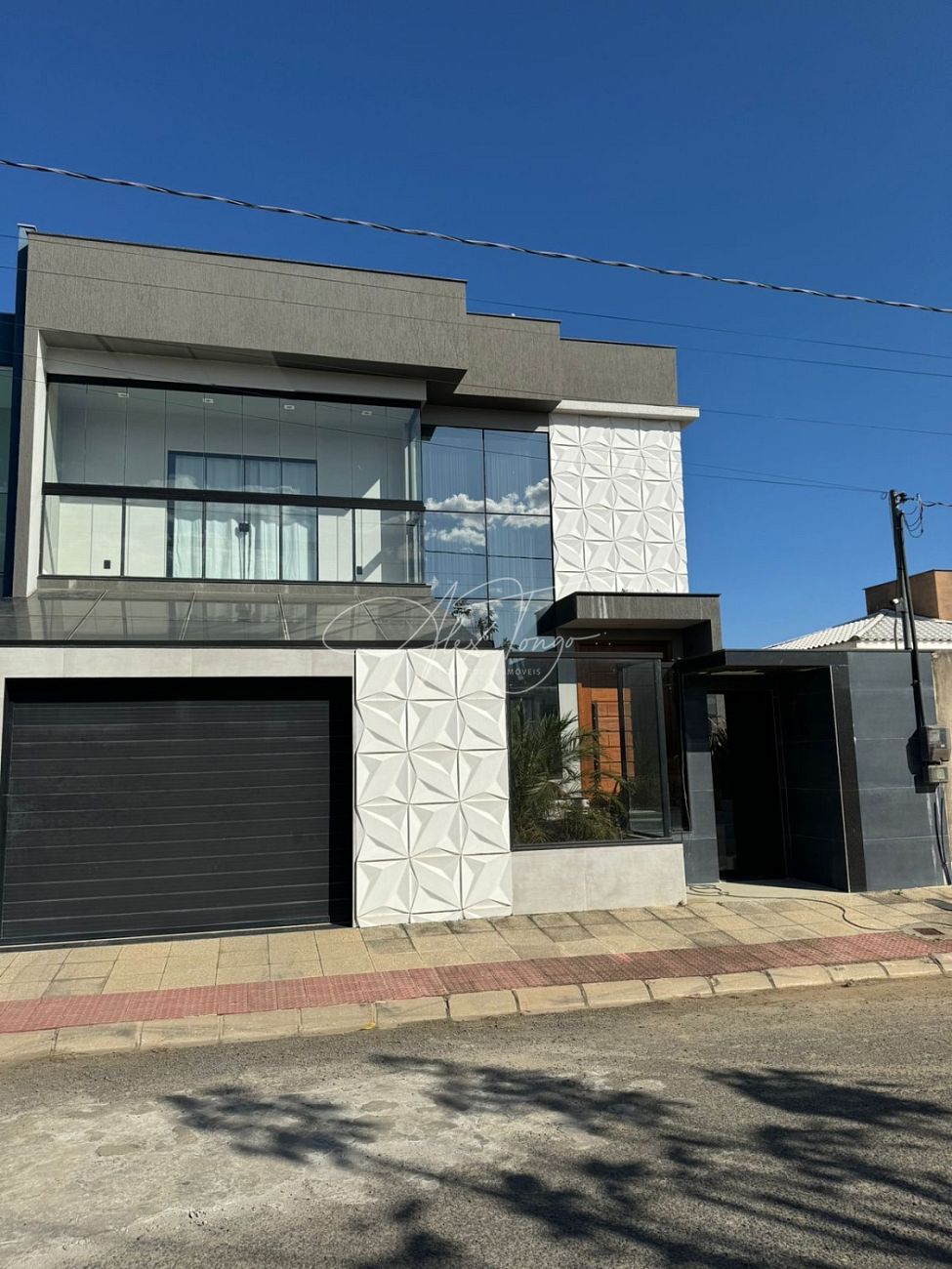 Casa de Condomínio à venda com 3 quartos, 289m² - Foto 1