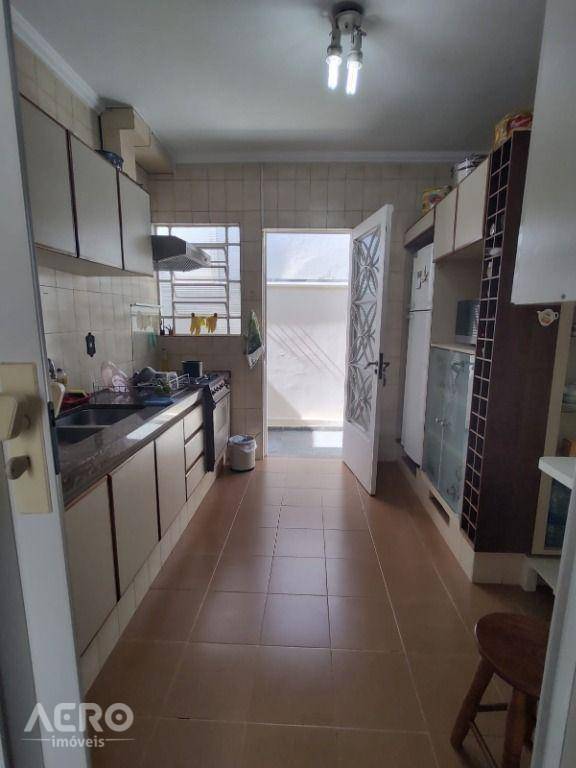 Casa à venda com 3 quartos, 167m² - Foto 14