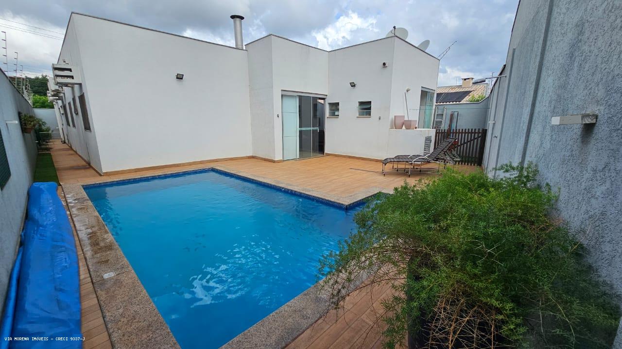 Casa à venda com 3 quartos, 390m² - Foto 1